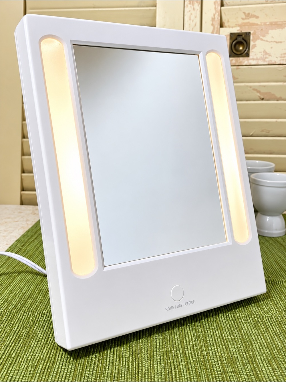 Conair Lighted Vanity Makeup Mirror Home Day Office BE200